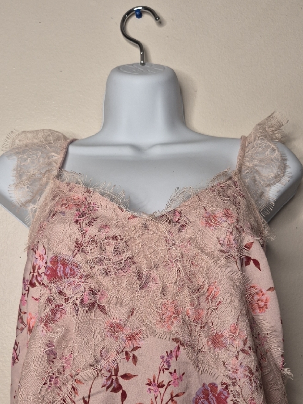 Daytrip Blush Floral Lace-Trim Cami - Picture 3 of 12